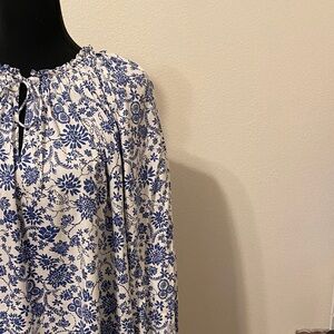 LOFT Blue and White floral pattern blouse